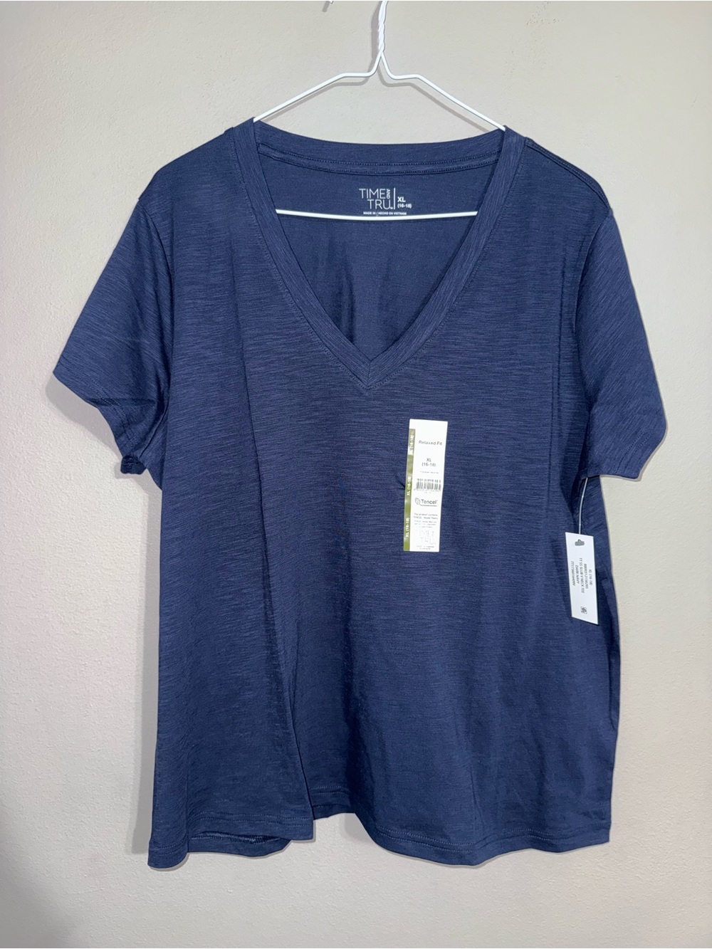 Time and Tru Women's Navy Relaxed V-Neck Short Sleeve Top